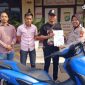Polsek Ciledug, Polres Metro Tangerang Kota, mengungkap dugaan penggelapan sepeda motor bermodus gadai. Yamaha NMAX milik korban, Edy Maulana, di temukan dan di kembalikan