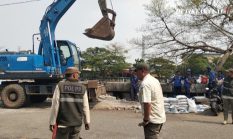 Pasca Pembongkaran Bangli di Jalan Tanggul Timur, Kelurahan Kapuk Melakukan Bersih-Bersih