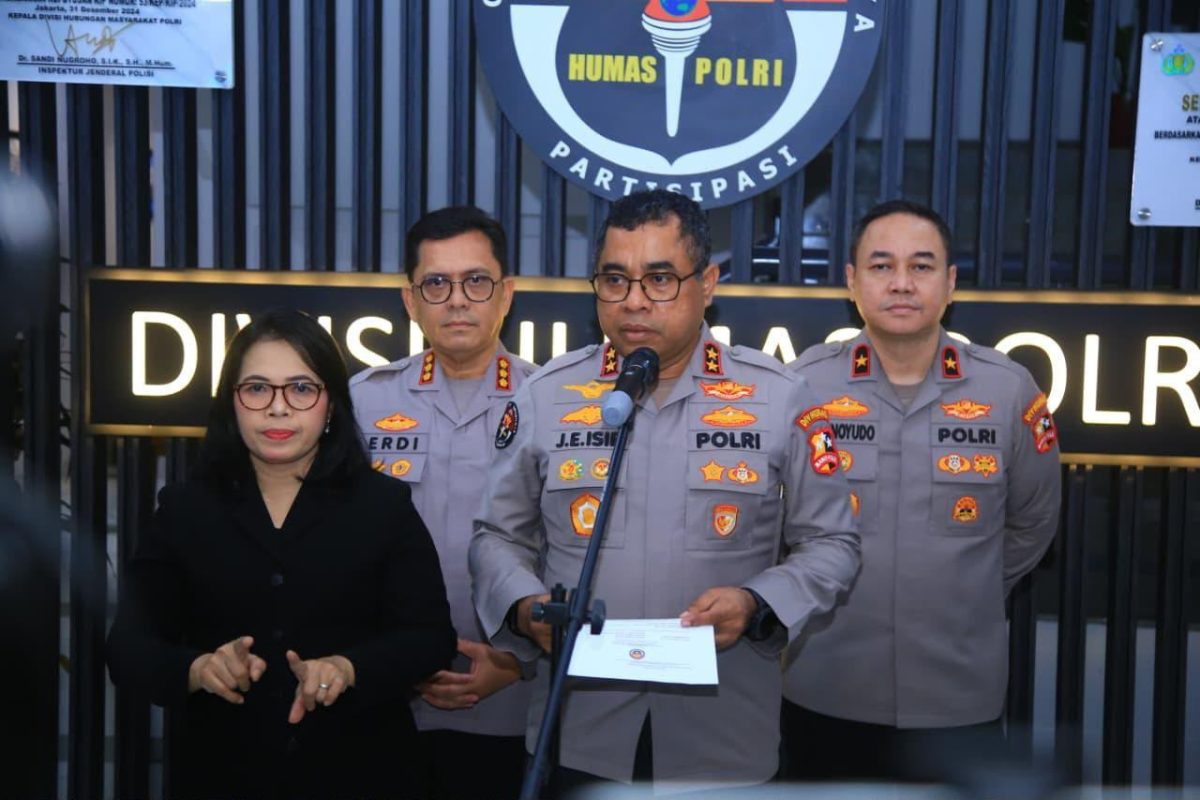 Sejumlah personel Polri terima penghargaan atas dedikasi dan keberanian menjalankan tugas kepolisian saat menangani situasi di Aceh