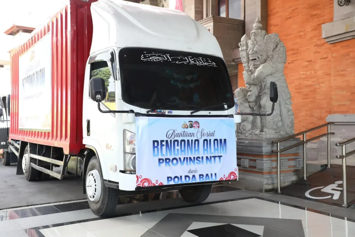 Polri Kerahkan 44 Truk Bantuan Kemanusiaan untuk Korban Gempa Flores NTT (Dok.istimewa)
