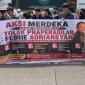 Massa menggelar aksi penyampaian pendapat di sekitar Pengadilan Negeri Jakarta Selatan. Dalam aksinya, mereka meminta proses hukum berjalan independen serta menyampaikan penolakan terhadap permohonan praperadilan yang diajukan Febrie Adriansyah.