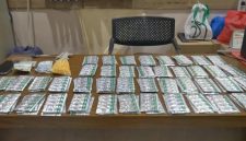 Barang bukti 1.000 butir obat keras jenis Hexymer, 1.500 butir jenis Tramadol yang disita dari peredaran ilegal kawasan Cengkareng (Foto.ANTARA)