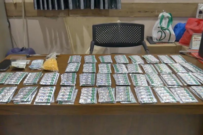 Barang bukti 1.000 butir obat keras jenis Hexymer, 1.500 butir jenis Tramadol yang disita dari peredaran ilegal kawasan Cengkareng (Foto.ANTARA)