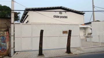 Foto Lapangan padel di Tegal Alur, Kalideres, Jakarta Barat, disebut tetap beroperasi meski diduga belum mengantongi PBG dan sebelumnya telah menerima SP III 