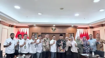 Pokja PWI Kota Jakarta Barat bersama Pemerintah Kota (Pemkot) Administrasi Jakarta Barat menyiapkan program edukasi ikan hias dan ikan air tawar Nusantara bagi para pelajar.