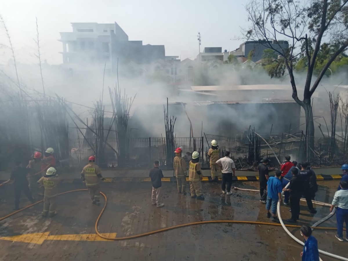 Dua bedeng proyek di Jalan Pantai Indah Utara 3, Kelurahan Kapuk Muara, Kecamatan Penjaringan, Jakarta Utara, ludes terbakar pada Sabtu (29/8/2026) siang.(Dok.Pribadi)