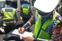 Foto ilustrasi saat polisi melakukan penindakan tilang (Dok.Istw)