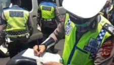 Foto ilustrasi saat polisi melakukan penindakan tilang (Dok.Istw)