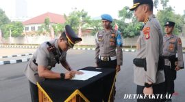 Polres Metro Tangerang Kota menggelar Upacara Pengambilan Sumpah Jabatan dan Penandatanganan Pakta Integritas Wakapolres