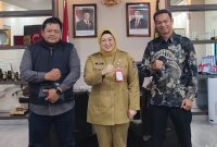 Foto Wakil Bupati Kabupaten Tangerang bersama Wakil Pemimpin Redaksi Detikfaktual