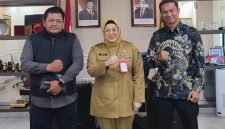 Foto Wakil Bupati Kabupaten Tangerang bersama Wakil Pemimpin Redaksi Detikfaktual