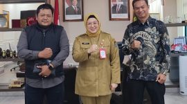 Foto Wakil Bupati Kabupaten Tangerang bersama Wakil Pemimpin Redaksi Detikfaktual