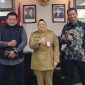 Foto Wakil Bupati Kabupaten Tangerang bersama Wakil Pemimpin Redaksi Detikfaktual