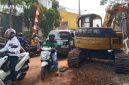 Proyek Galian di Jalan Srengseng Raya Diduga Jadi Biang Kerok Kemacetan Parah (Foto:detikfaktual/Rudi)