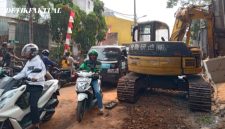 Proyek Galian di Jalan Srengseng Raya Diduga Jadi Biang Kerok Kemacetan Parah (Foto:detikfaktual/Rudi)