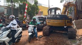 Proyek Galian di Jalan Srengseng Raya Diduga Jadi Biang Kerok Kemacetan Parah (Foto:detikfaktual/Rudi)