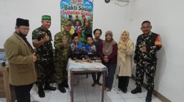 Koramil 04/Cengkareng bersama unsur Wanra menggelar bakti sosial kesehatan dan khitanan massal gratis bagi warga di Sekretariat RW 012 Kapuk, Cengkareng, Jakarta Barat