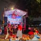 Antusias warga menikmati hiburan dangdut di lingkungan RT 007 RW 010, Kelurahan Kapuk 