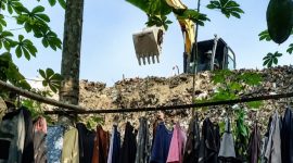 Aktivitas proyek proses pengurukan diduga tak berizin timbun rumah warga dilebak