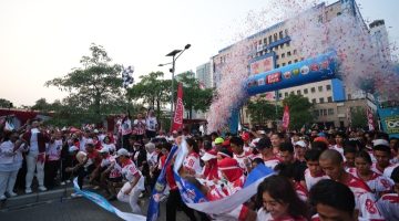 Fun Run Wali Kota Jakarta Barat 2026 berlangsung meriah dan diikuti pemerintah, Forkopimko, tokoh masyarakat, pemuda, hingga warga. Kegiatan ini menjadi momentum mempererat kebersamaan, menjaga kesehatan, dan membangun Jakarta Barat yang rukun, bersih, sehat, dan aman. (Foto.Istw)
