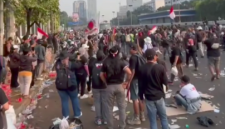 Massa Aliansi Masyarakat Pati Bersatu (AMPB) mulai berdatangan ke Jakarta menggunakan bus. Sebagian peserta aksi bahkan telah berkumpul di sekitar Gedung DPR RI sejak Rabu (26/8/2026).