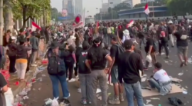 Massa Aliansi Masyarakat Pati Bersatu (AMPB) mulai berdatangan ke Jakarta menggunakan bus. Sebagian peserta aksi bahkan telah berkumpul di sekitar Gedung DPR RI sejak Rabu (26/8/2026).