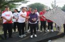 Wabup Tangerang Intan Nurul Hikmah melepas ribuan peserta Jalan Sehat di Desa Curug Wetan, Kecamatan Curug, Kabupaten Tangerang dalam rangka memperingati HUT ke-81 Kemerdekaan RI, pada Minggu (30/8/2026). (Dok.Istw)