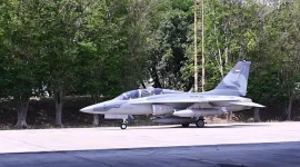 Pesawat tempur T-50i Golden Eagle yang tiba di Skadron Udara 15 usai dikerahkan dalam Latihan Pitch Black 2026 di Darwin, Australia. (Dok. Instagram @grup_3_tempur_koopsau)