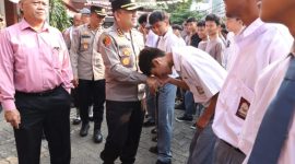 Kapolres Metro Jakarta Barat Kombes Pol Nasriadi, turun langsung dalam kegiatan Police Goes To School yang menjadi bagian dari Road Show Jakarta Damai di SMP-SMK Bhara Trikora, Jelambar, Jakarta Barat

