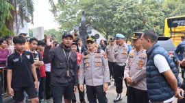Polres Metro Tangerang Kota memperketat pengamanan di sejumlah titik wilayah Kota Tangerang untuk mengantisipasi pergerakan suporter Persija Jakarta dan Persib Bandung menuju Stadion Utama Gelora Bung Karno