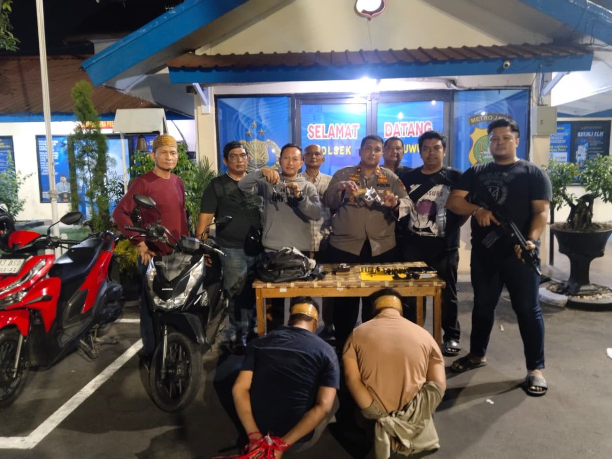 Polsek Jatiuwung Polres Metro Tangerang Kota Menangkap Dua Pelaku Curanmor Bersenjata Api Rakitan